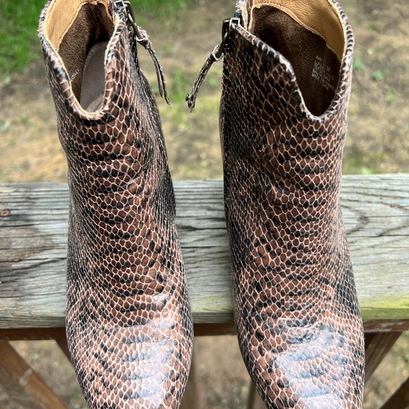 Lucca Lane Avra Brown Snakeskin Ankle Booties size 8.5 - Picture 4 of 10